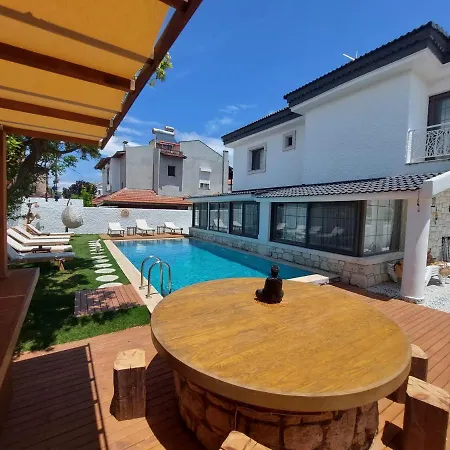 Talles Suit Otel Çeşme